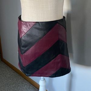 Forever 21 burgundy and black faux leather mini  skirt in EUC - SZ M